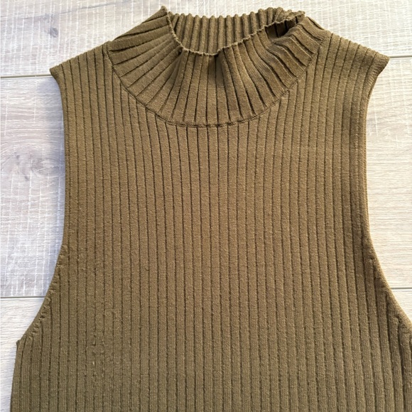 Madewell Sleeveless Ribbed Knit Top in Olive - Picture 2 of 7